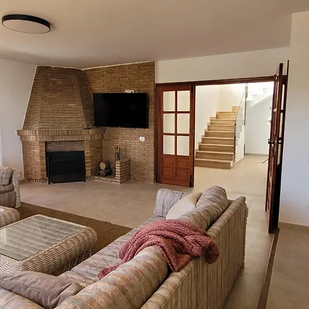 Volcanes, Big House, Gardens Heated Pool בית נופש