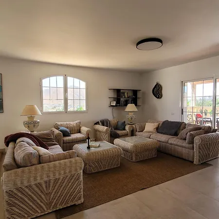 Volcanes, Big House, Gardens Heated Pool Tatil Evi *