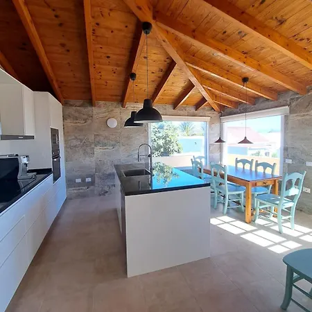 Tatil Evi Volcanes, Big House, Gardens Heated Pool