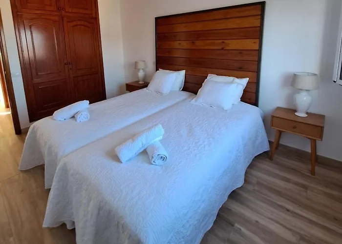 בית נופש Volcanes, Big House, Gardens Heated Pool *