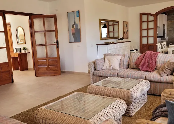 Volcanes, Big House, Gardens Heated Pool בית נופש