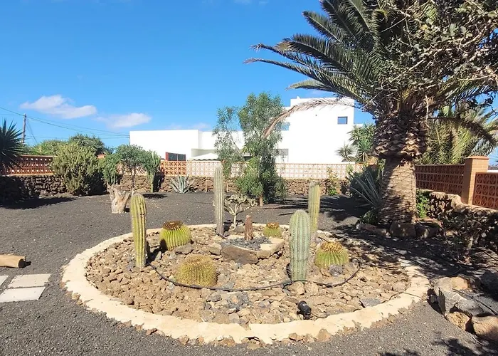 Ferienhaus Volcanes, Big House, Gardens Heated Pool La Oliva