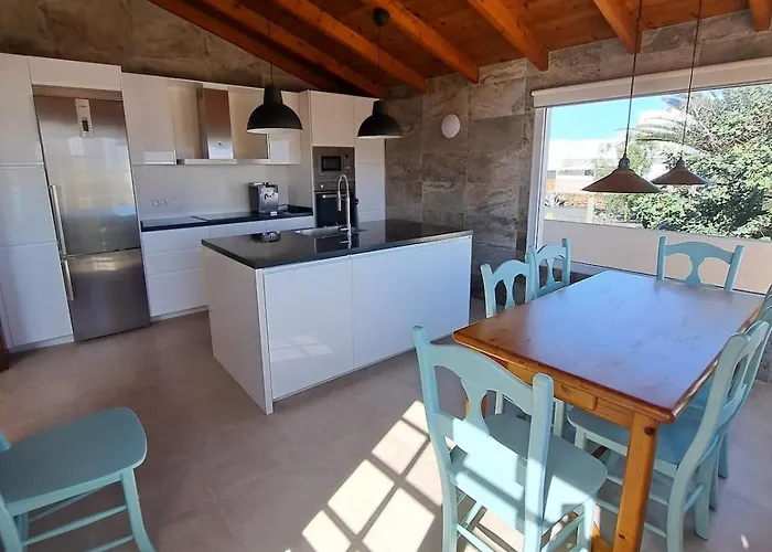 בית נופש Volcanes, Big House, Gardens Heated Pool *