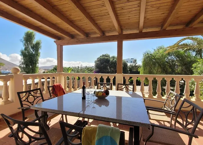 Ferienhaus Volcanes, Big House, Gardens Heated Pool