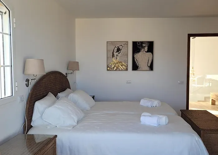 Ferienhaus Volcanes, Big House, Gardens Heated Pool *