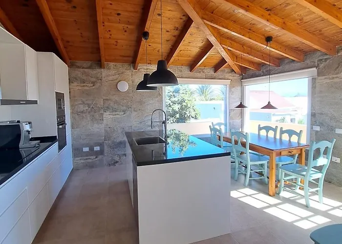 Ferienhaus Volcanes, Big House, Gardens Heated Pool