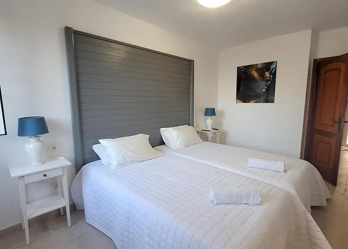 בית נופש Volcanes, Big House, Gardens Heated Pool *