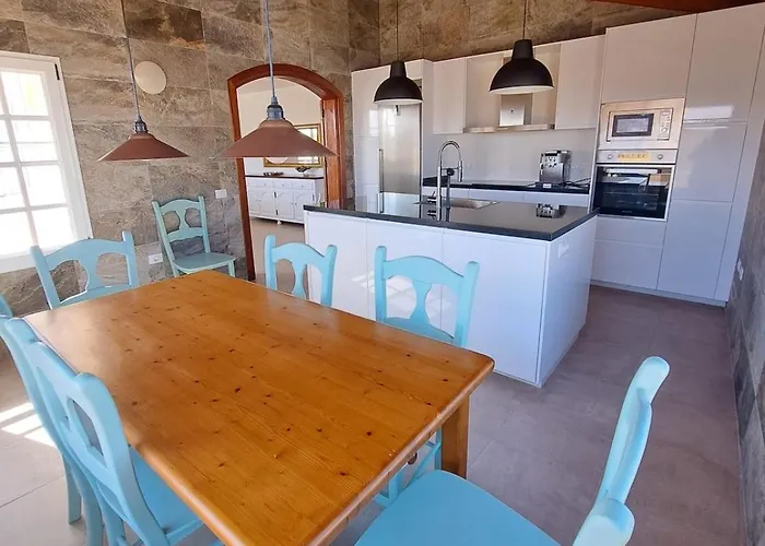 Volcanes, Big House, Gardens Heated Pool לה אוליבה