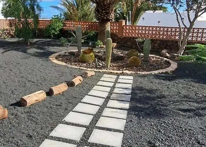 Volcanes, Big House, Gardens Heated Pool בית נופש *